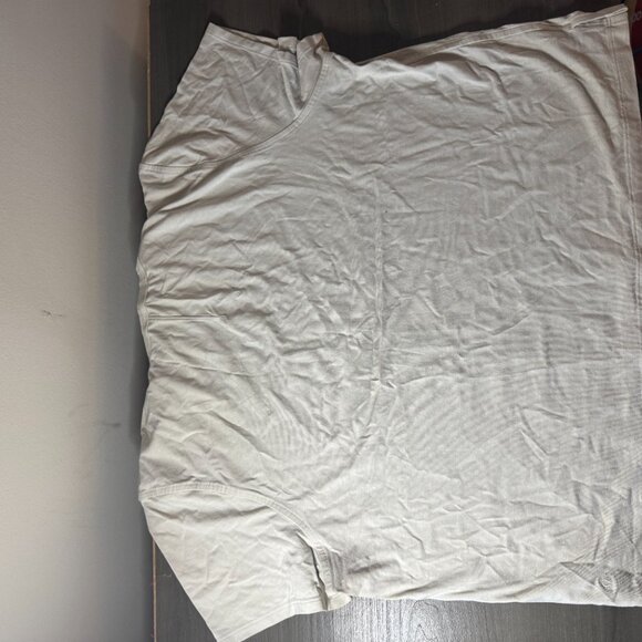 lululemon t shirt - Picture 2 of 2